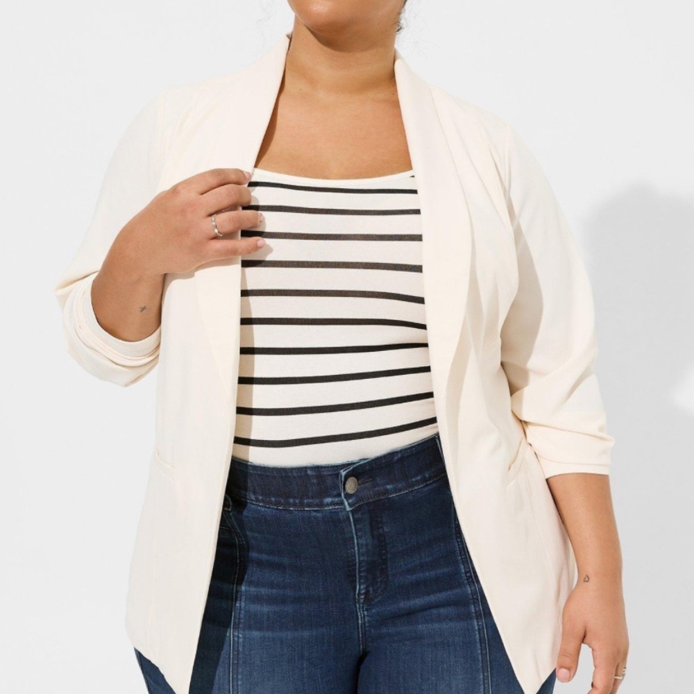 Torrid Parker Studio Crepe Blazer in Dew (Creme) size 2